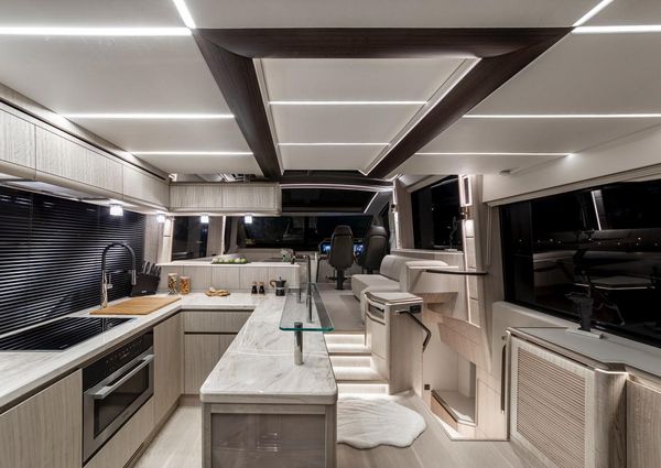 Galeon 700 Skydeck image