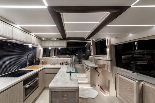 Galeon 700 Skydeck image