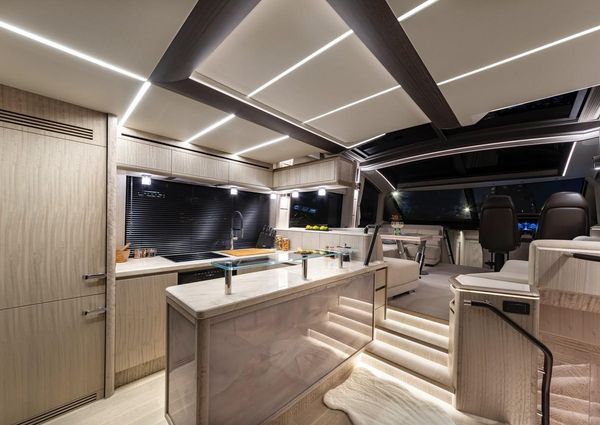 Galeon 700 Skydeck image