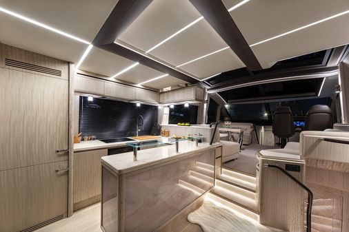 Galeon 700 Skydeck image