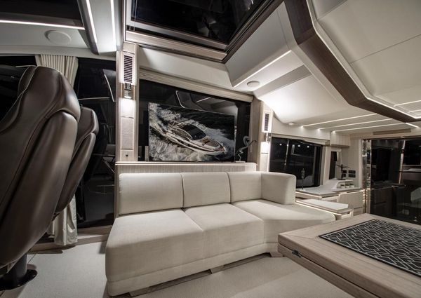 Galeon 700 Skydeck image