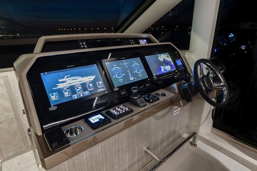 Galeon 700 Skydeck image