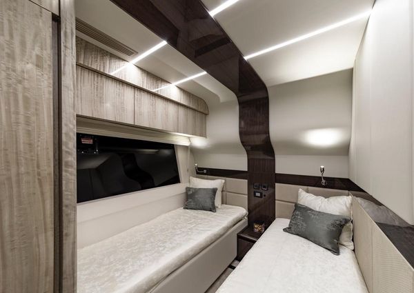 Galeon 700 Skydeck image