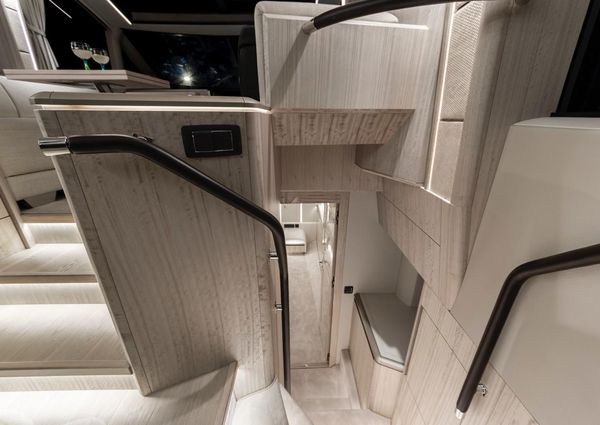 Galeon 700 Skydeck image