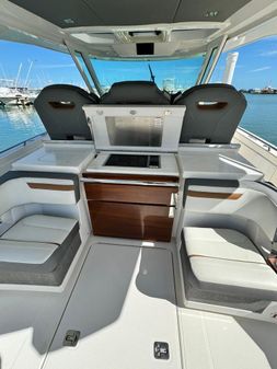 Tiara Yachts 38 LS image