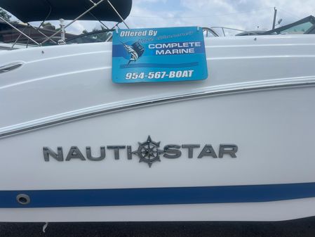 NauticStar 223DC Sport Deck image