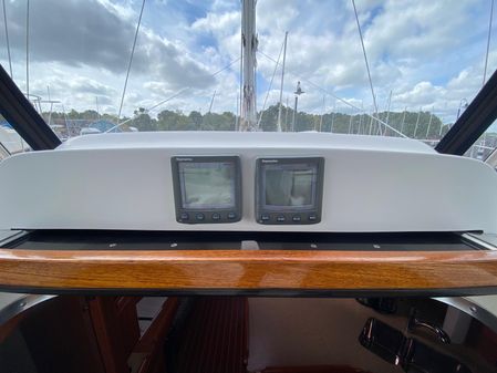 Hunter 36 image