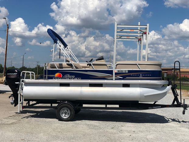 2014 Sun Tracker Party Barge 18 DLX Fairland, Indiana - Brownies Marine