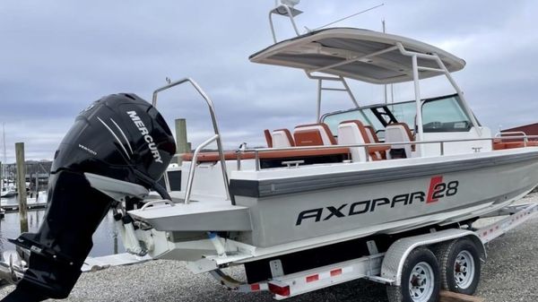 Axopar 28 T-Top Cabin