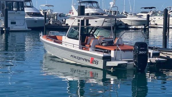 Axopar 28 T-Top Cabin