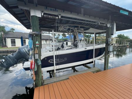 Robalo R242-CENTER-CONSOLE image