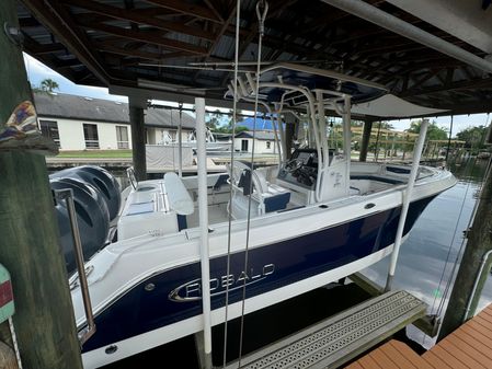 Robalo R242-CENTER-CONSOLE image