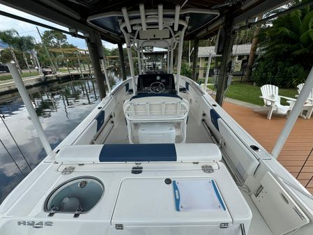 Robalo R242-CENTER-CONSOLE image