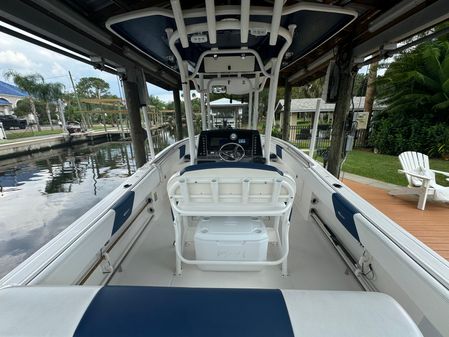 Robalo R242-CENTER-CONSOLE image