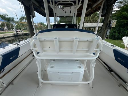 Robalo R242-CENTER-CONSOLE image