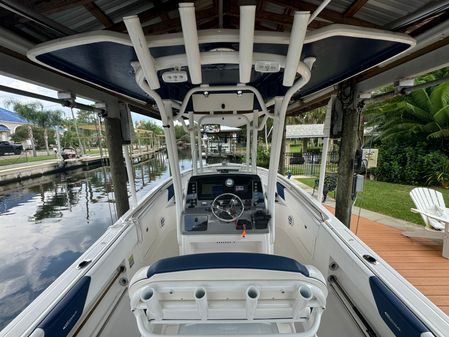 Robalo R242-CENTER-CONSOLE image