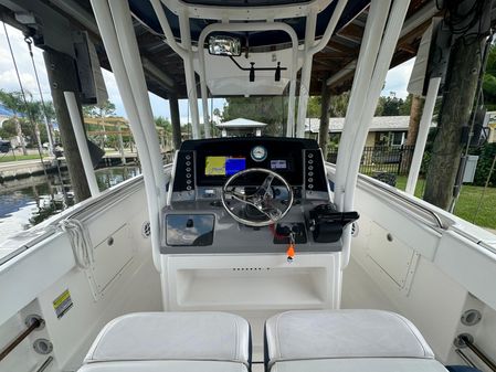 Robalo R242-CENTER-CONSOLE image