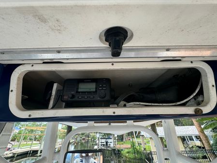 Robalo R242-CENTER-CONSOLE image