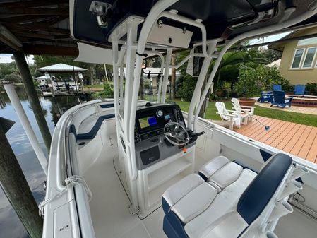 Robalo R242-CENTER-CONSOLE image