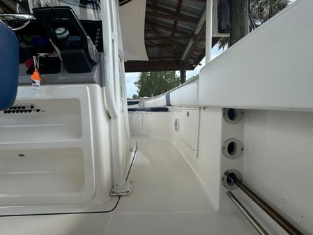 Robalo R242-CENTER-CONSOLE image