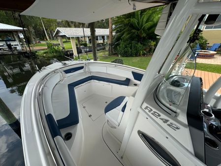 Robalo R242-CENTER-CONSOLE image