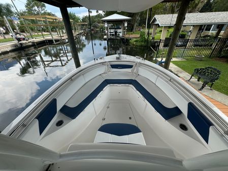 Robalo R242-CENTER-CONSOLE image