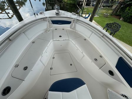 Robalo R242-CENTER-CONSOLE image