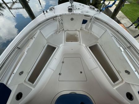 Robalo R242-CENTER-CONSOLE image