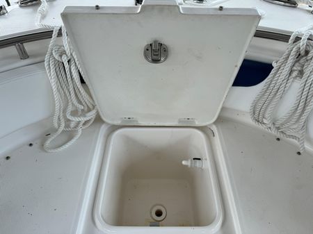 Robalo R242-CENTER-CONSOLE image