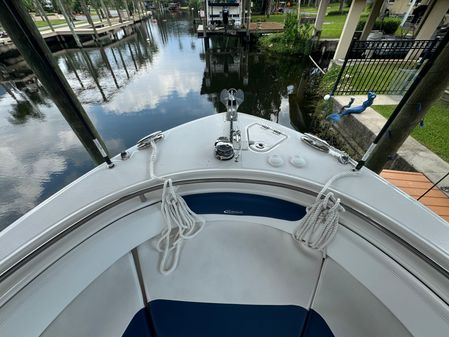 Robalo R242-CENTER-CONSOLE image