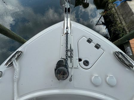 Robalo R242-CENTER-CONSOLE image