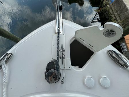 Robalo R242-CENTER-CONSOLE image