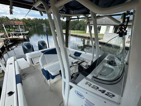 Robalo R242-CENTER-CONSOLE image