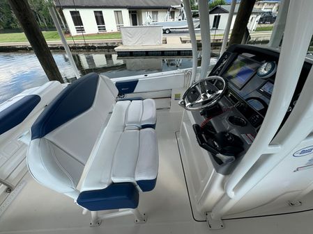 Robalo R242-CENTER-CONSOLE image