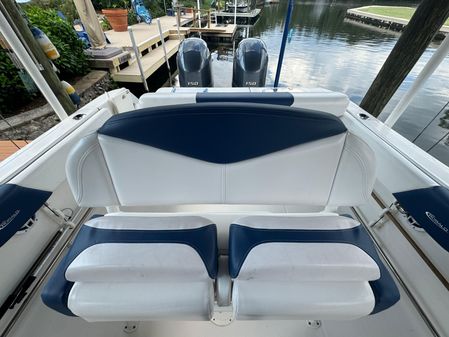 Robalo R242-CENTER-CONSOLE image