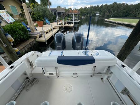 Robalo R242-CENTER-CONSOLE image