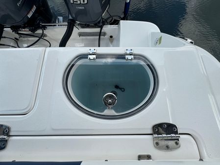 Robalo R242-CENTER-CONSOLE image