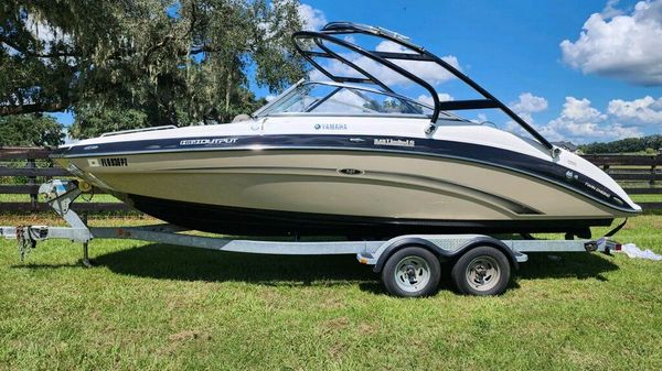 Yamaha Boats 242 Limited S 