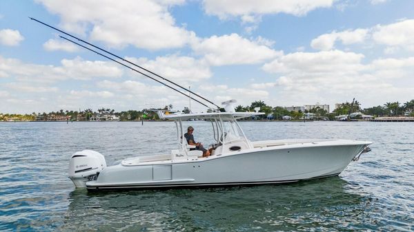 Mag Bay 33 Center Console 