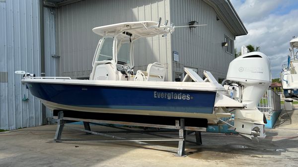 Everglades 243 CC