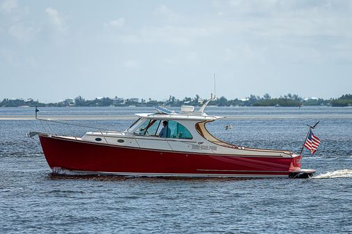 Hinckley Talaria 34 image