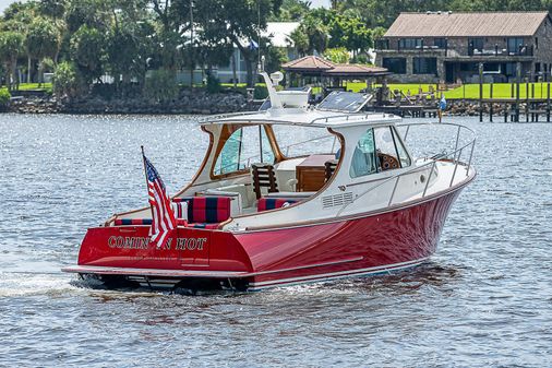 Hinckley Talaria 34 image