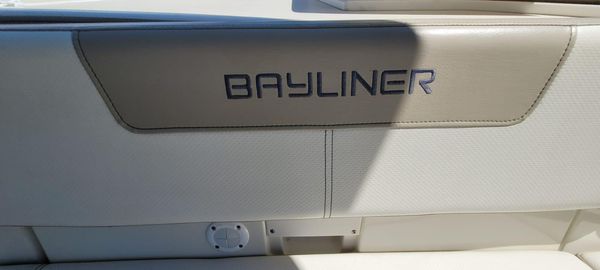 Bayliner VR6 Bowrider image