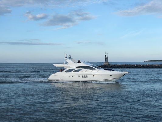 Azimut Flybridge Motor - main image