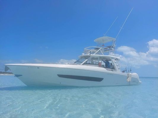 Boston Whaler 420 Outrage - main image