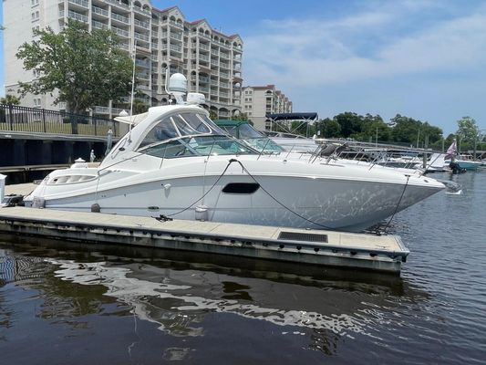 Sea Ray 350 Sundancer - main image