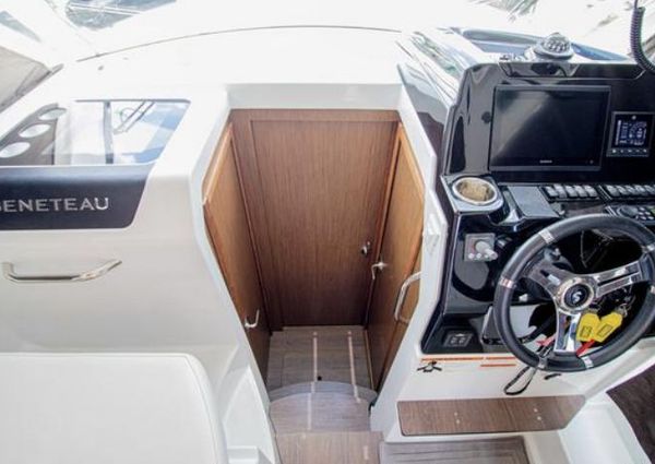 Beneteau Antares 9 image