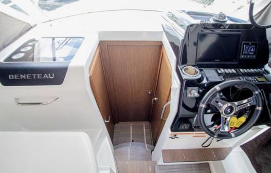 Beneteau Antares 9 image