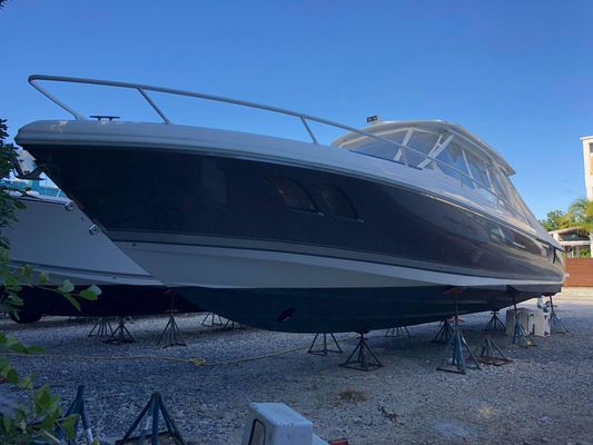 Intrepid 400 Cuddy - main image