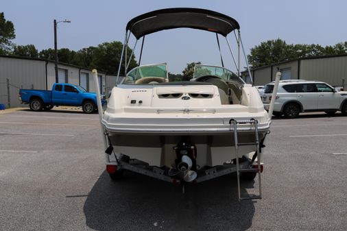 Sea Ray 200 Sundeck image